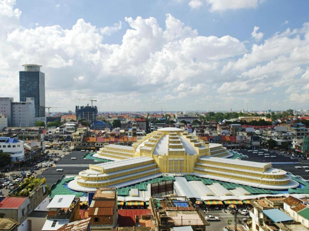 Le President Hotel Phnom Pen Exterior foto