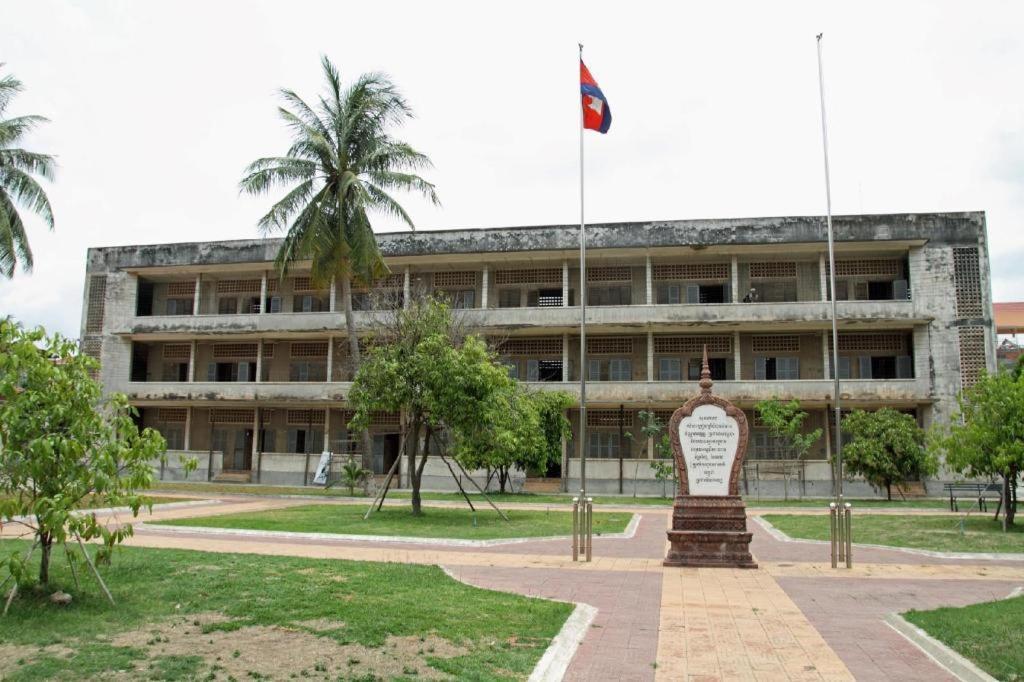 Le President Hotel Phnom Pen Exterior foto
