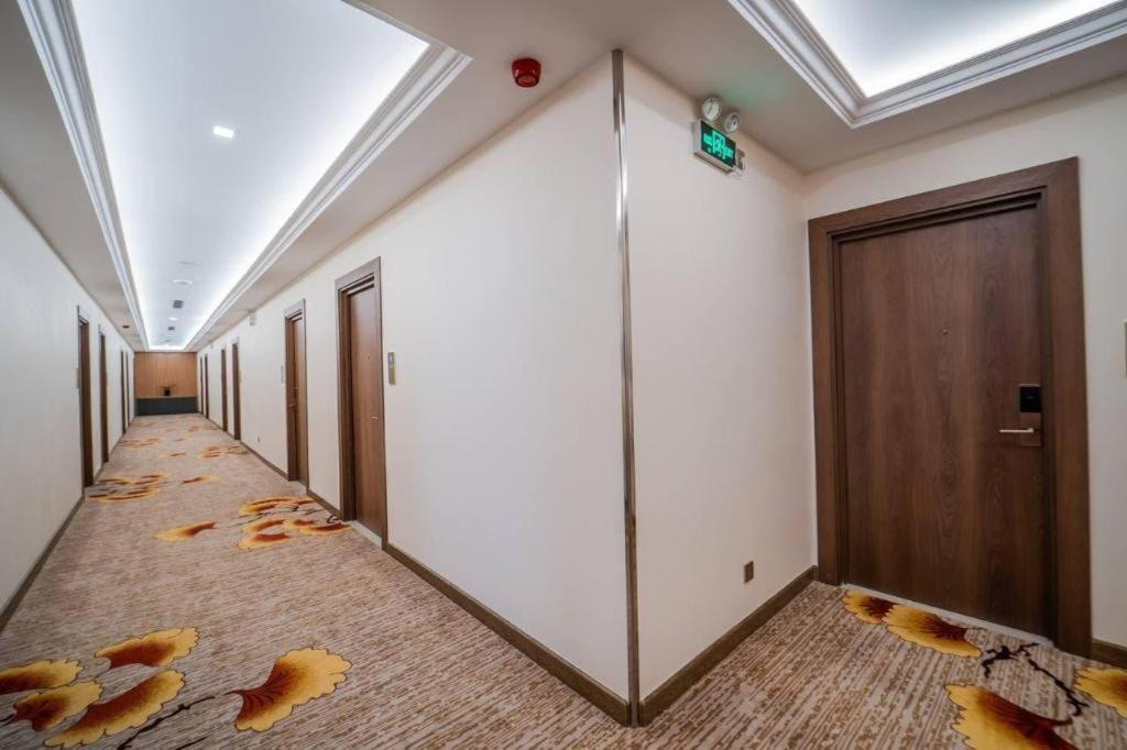 Le President Hotel Phnom Pen Exterior foto