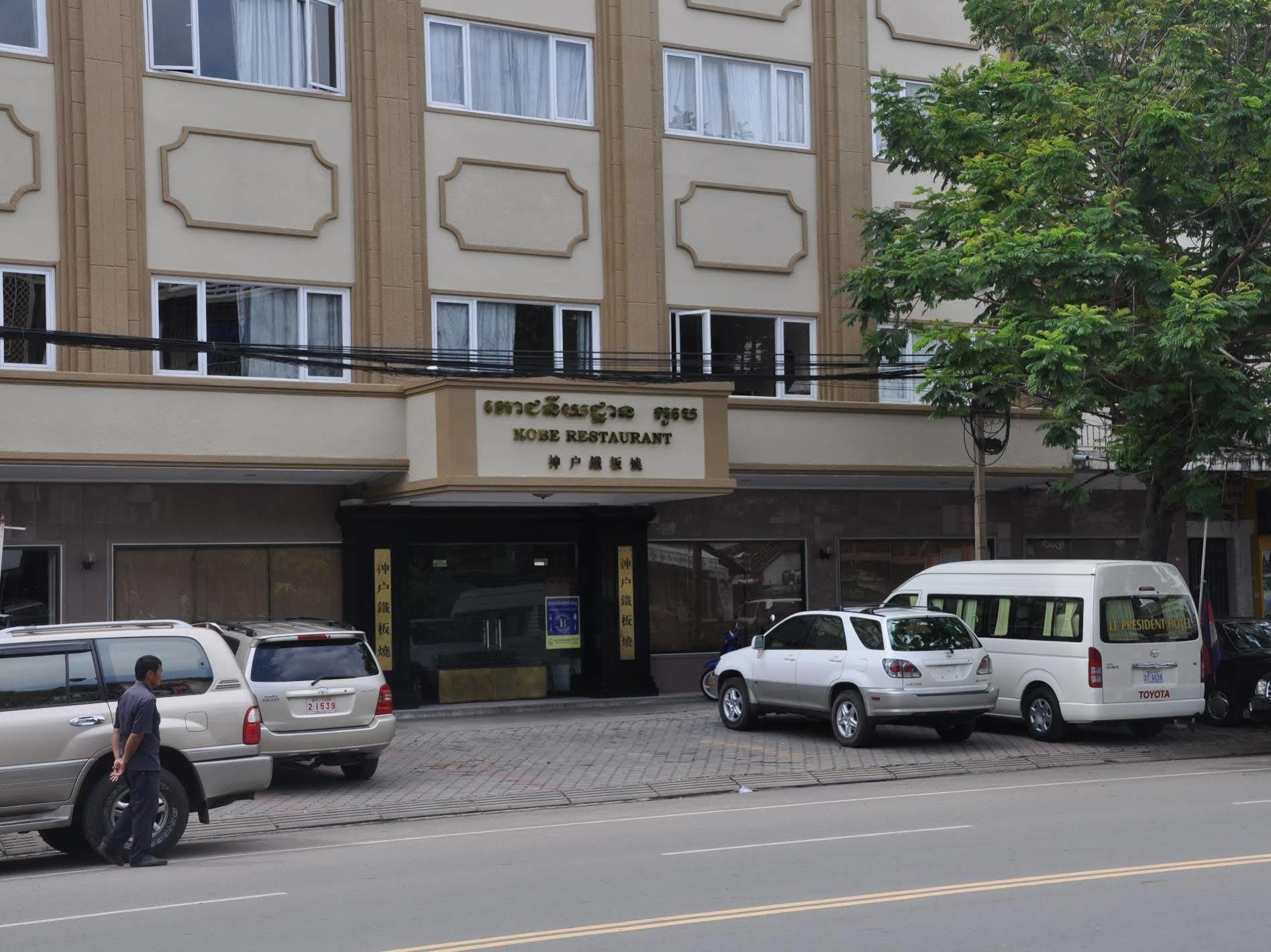 Le President Hotel Phnom Pen Exterior foto